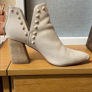 Steve Madden Glow Pointed Toe Bootie